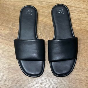 Used women’s a new day sandal. Size 8.